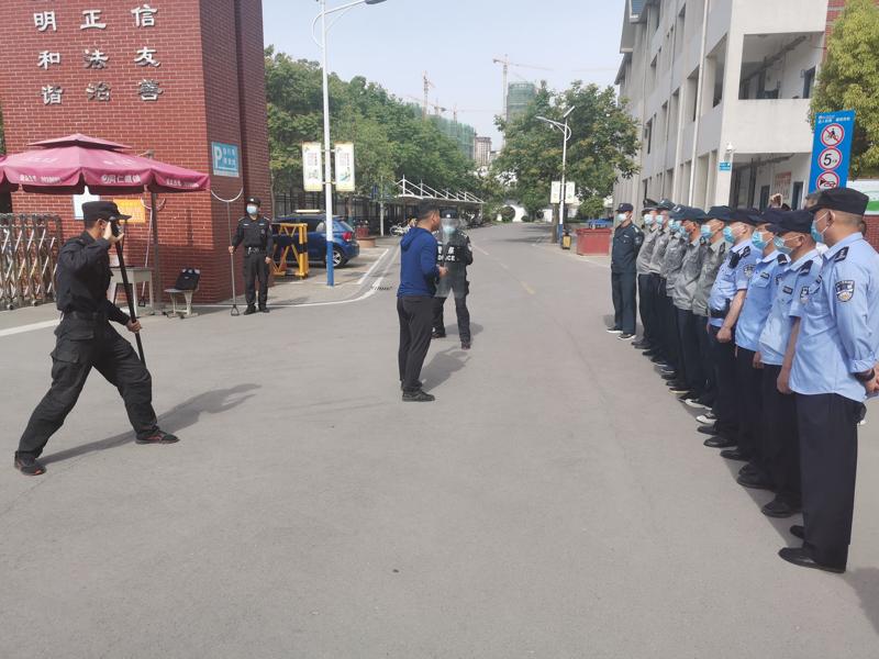 防范未然 守护安全———实验高中保安参加反恐防暴技能培训