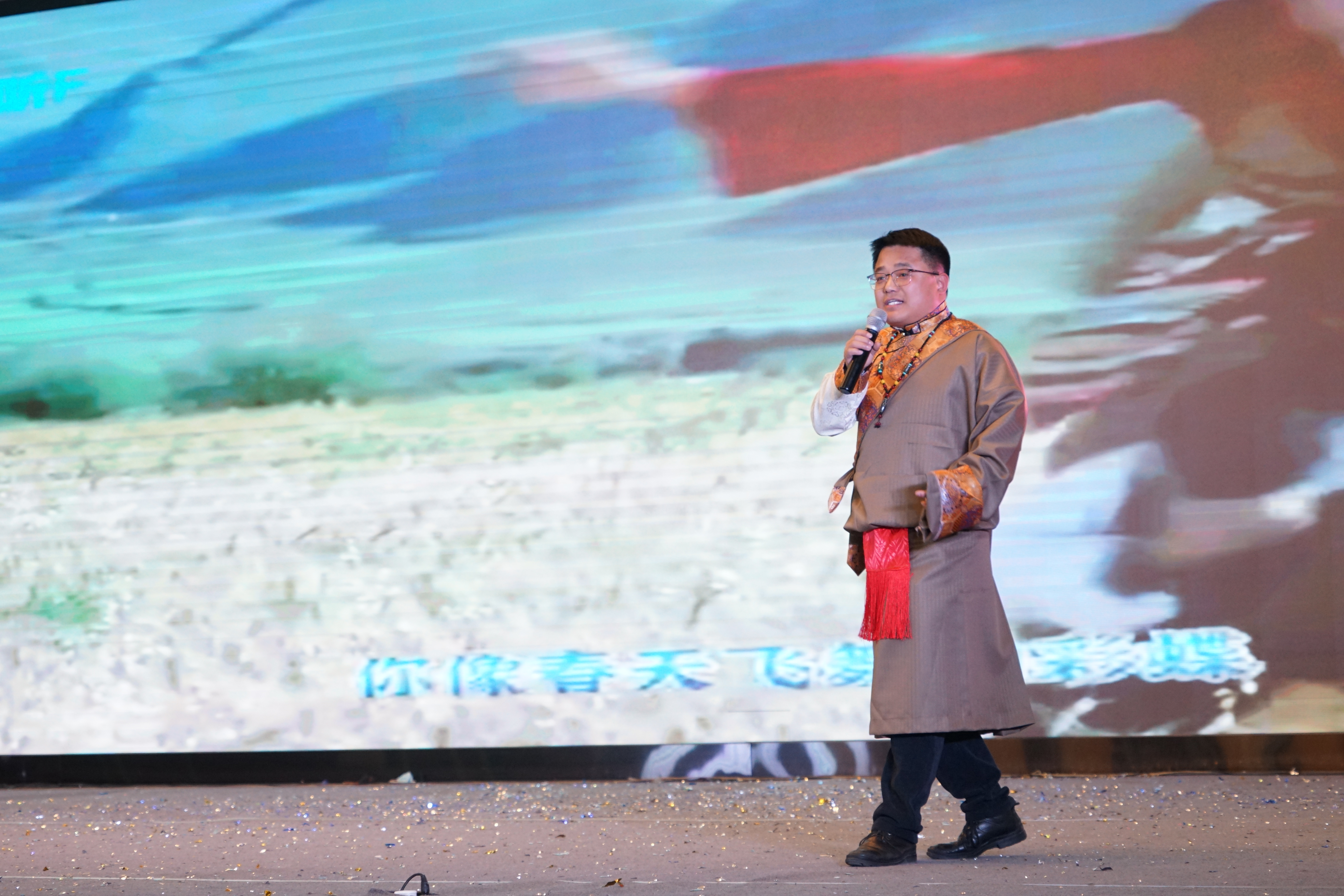 党员思政课教师张健波演唱《卓玛》.JPG