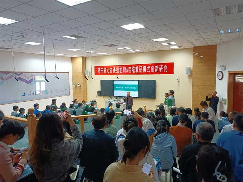全市生物教研活动正在我校第二录播室进行中，全市高中生物老师共计70多人参加活动，王卓卓老师，刘晓飞两位老师分别上一堂展示课.jpg