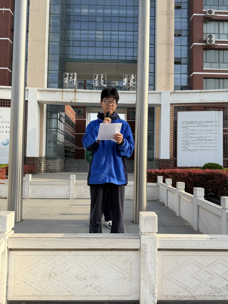 4.7高二18班杨睿博_副本.jpg