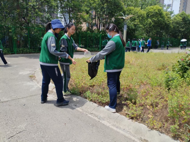 校园劳动实践2_副本.jpg